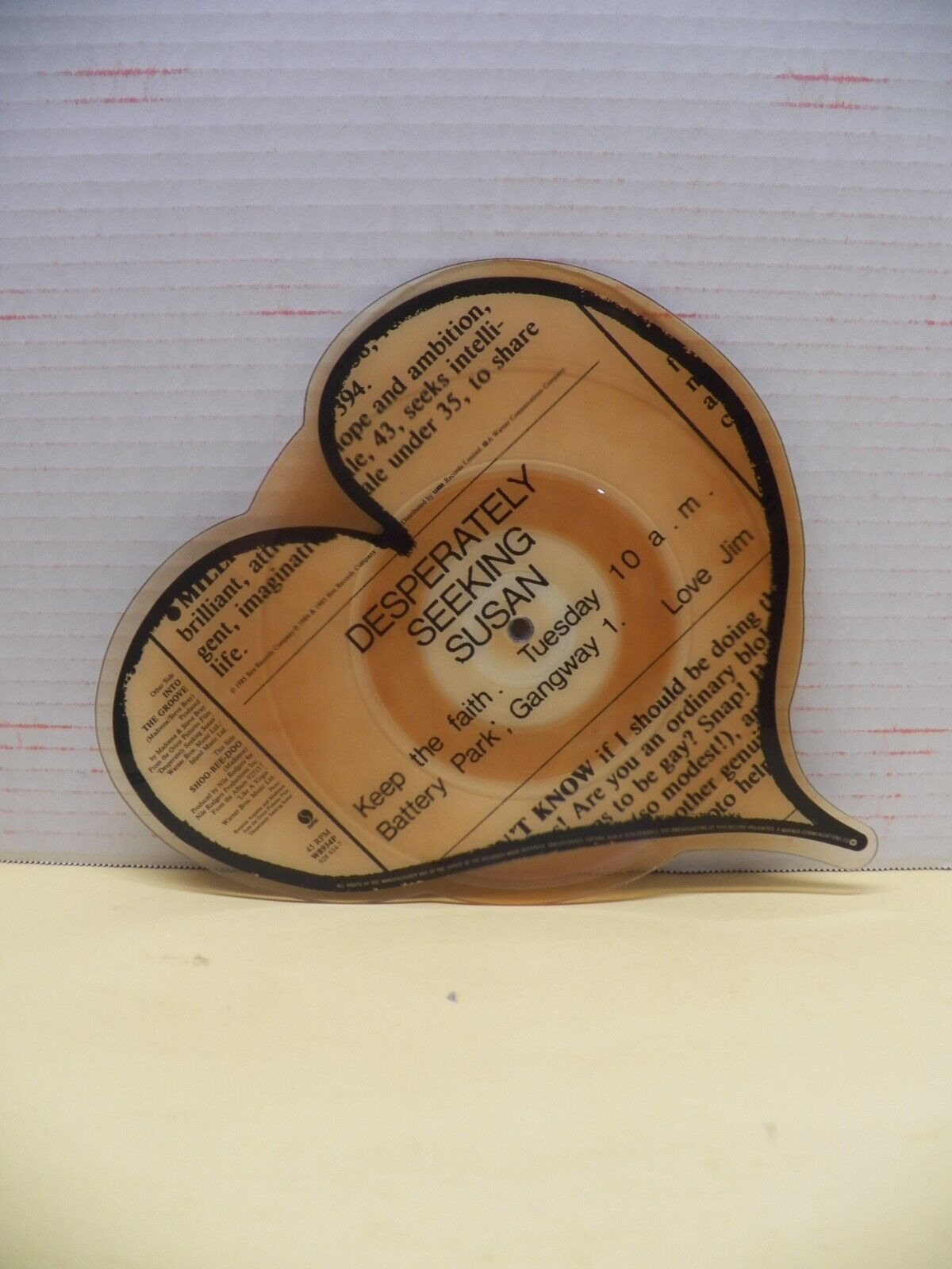 7" Shaped Pic. Disc Single VG++/EX Madonna Into The Groove 1985 Sire UK Import 7" Shaped Pic. Disc Single VG++/EX Madonna Into The Groove 1985 Sire UK Import