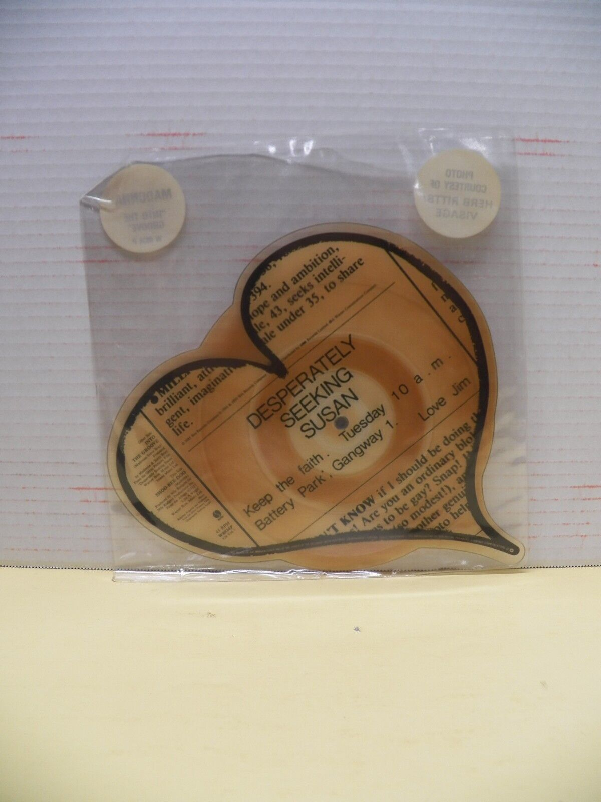 7" Shaped Pic. Disc Single VG++/EX Madonna Into The Groove 1985 Sire UK Import 7" Shaped Pic. Disc Single VG++/EX Madonna Into The Groove 1985 Sire UK Import