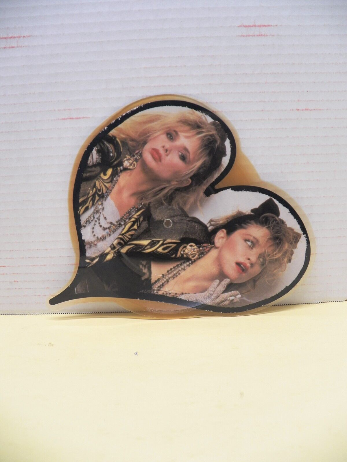 7" Shaped Pic. Disc Single VG++/EX Madonna Into The Groove 1985 Sire UK Import 7" Shaped Pic. Disc Single VG++/EX Madonna Into The Groove 1985 Sire UK Import