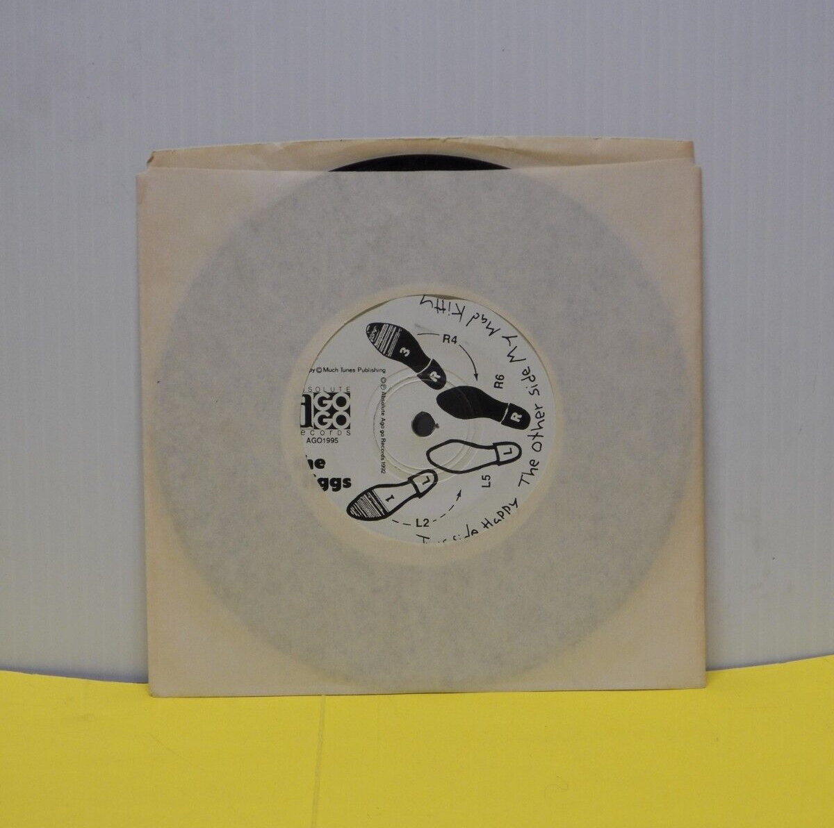 7" Single EX The Figgs Happy / My Mad Kitty 1992 Absolute A Go Go Autographed 7" Single EX The Figgs Happy / My Mad Kitty 1992 Absolute A Go Go Autographed