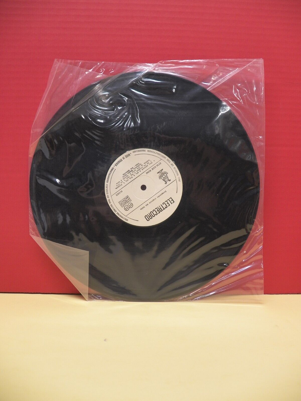 12" LP EX Iva Zanicchi Non Pensare A Me 1977 Electrecord Romania Import 12" LP EX Iva Zanicchi Non Pensare A Me 1977 Electrecord Romania Import