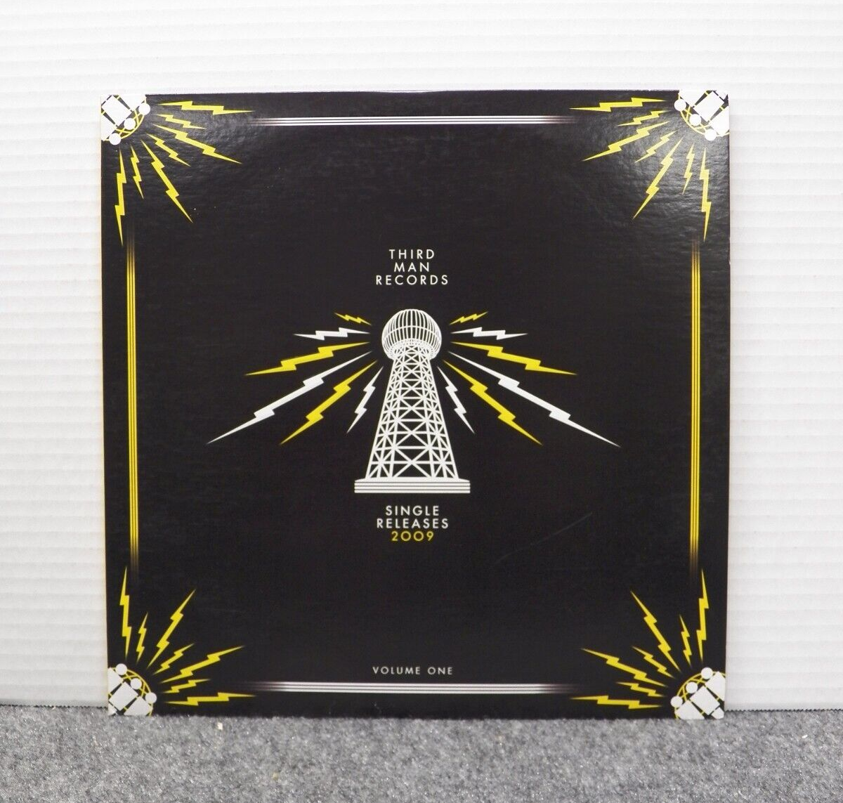 12" 2xLP EX Third Man Records Single Releases 2009 Volume One 2010 Ltd Ed TMR027 12" 2xLP EX Third Man Records Single Releases 2009 Volume One 2010 Ltd Ed TMR027