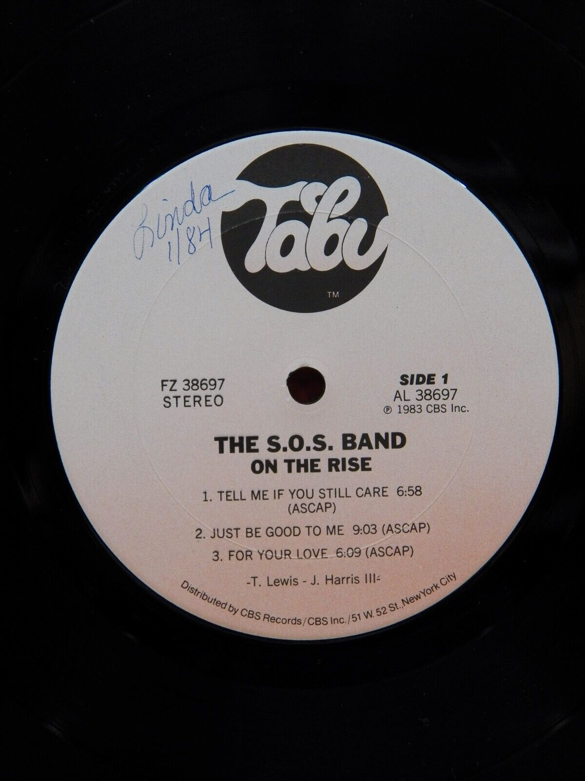 12" LP VG++/EX The S.O.S. Band On The Rise 1983 Tabu Records FZ 38697 12" LP VG++/EX The S.O.S. Band On The Rise 1983 Tabu Records FZ 38697