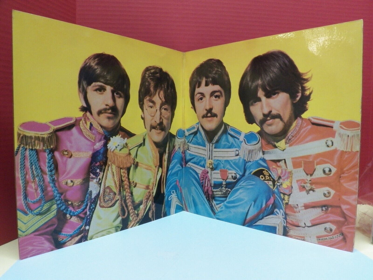 12" LP EX Beatles Sgt Peppers Lonely Hearts Club Band 1982 Parlophone UK Reissue 12" LP EX Beatles Sgt Peppers Lonely Hearts Club Band 1982 Parlophone UK Reissue