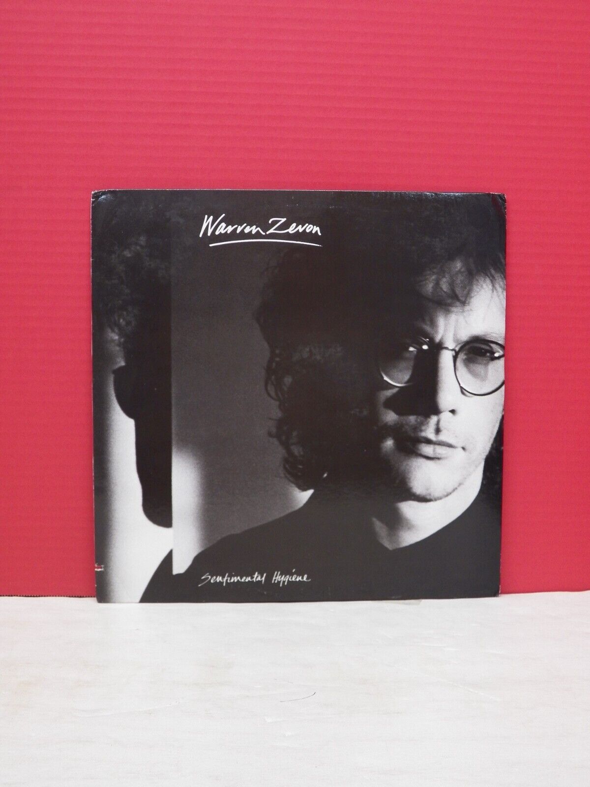 12" LP VG++/EX Warren Zevon Sentimental Hygiene 1987 Virgin 7 90603-1 12" LP VG++/EX Warren Zevon Sentimental Hygiene 1987 Virgin 7 90603-1