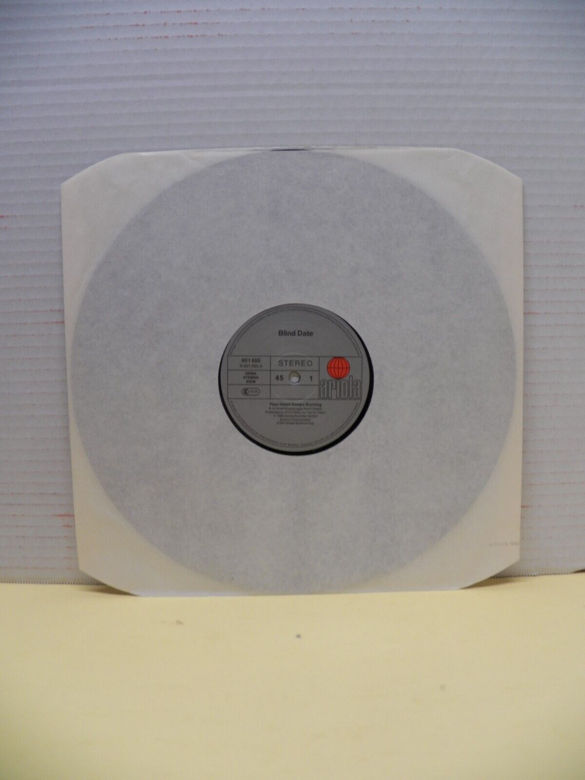 12" Single VG++/EX Blind Date Your Heart Keeps Burning 1985 Ariola Europe Import 12" Single VG++/EX Blind Date Your Heart Keeps Burning 1985 Ariola Europe Import
