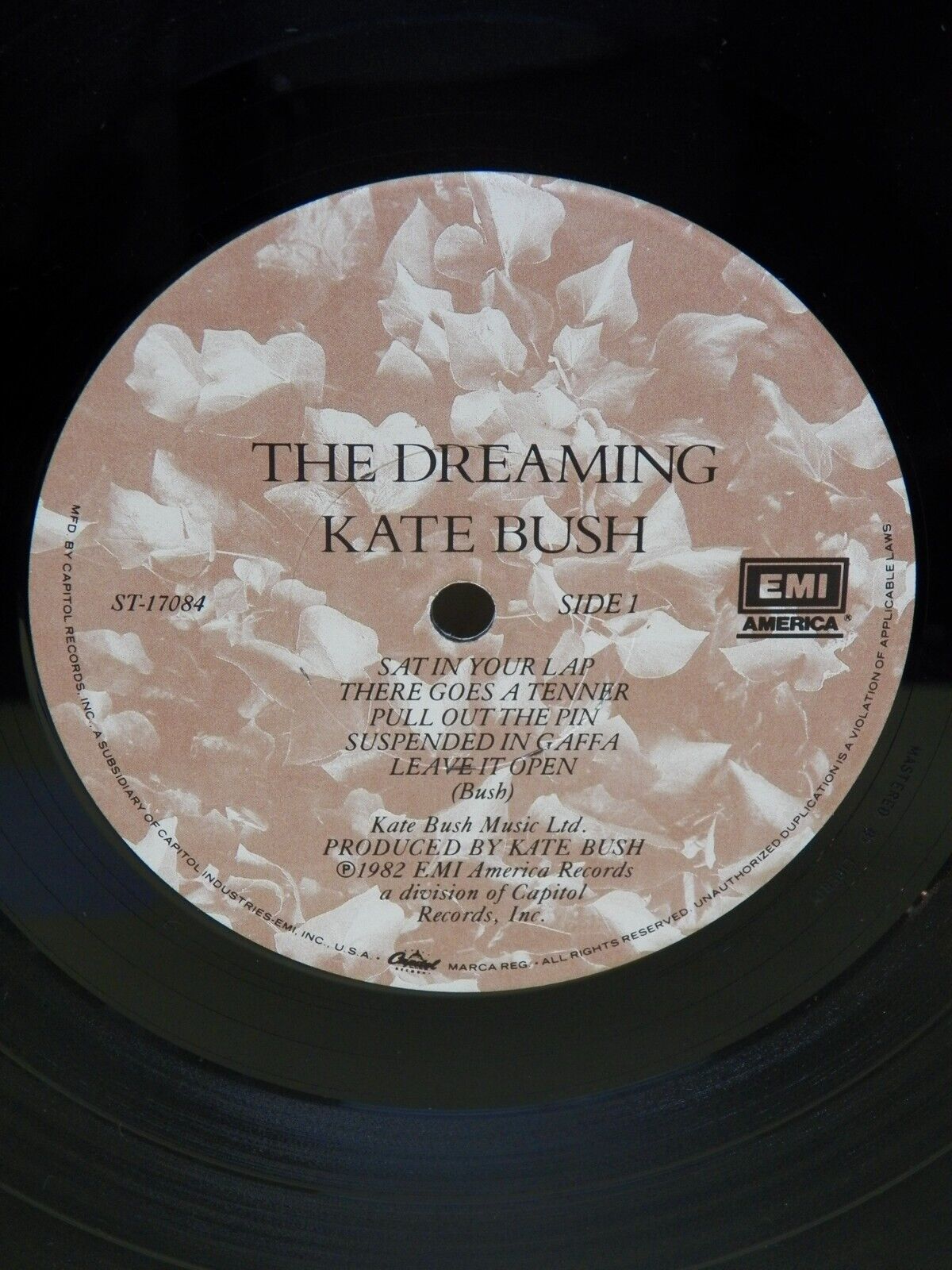 12" LP VG++/EX Kate Bush The Dreaming 1982 EMI America ST-17084 12" LP VG++/EX Kate Bush The Dreaming 1982 EMI America ST-17084