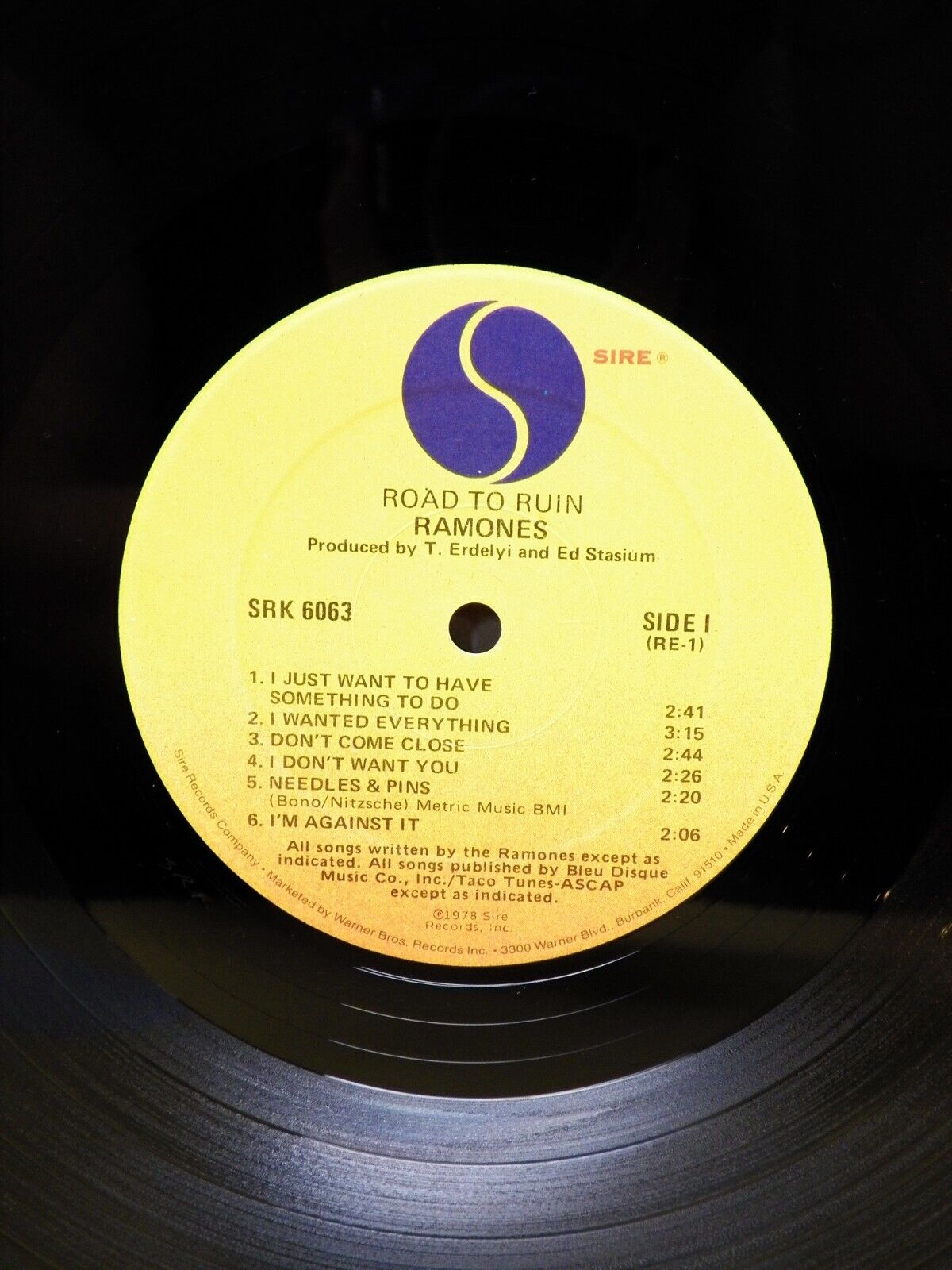 12" LP VG++/EX Ramones Road To Ruin Sire Records Reissue SRK 6063 12" LP VG++/EX Ramones Road To Ruin Sire Records Reissue SRK 6063