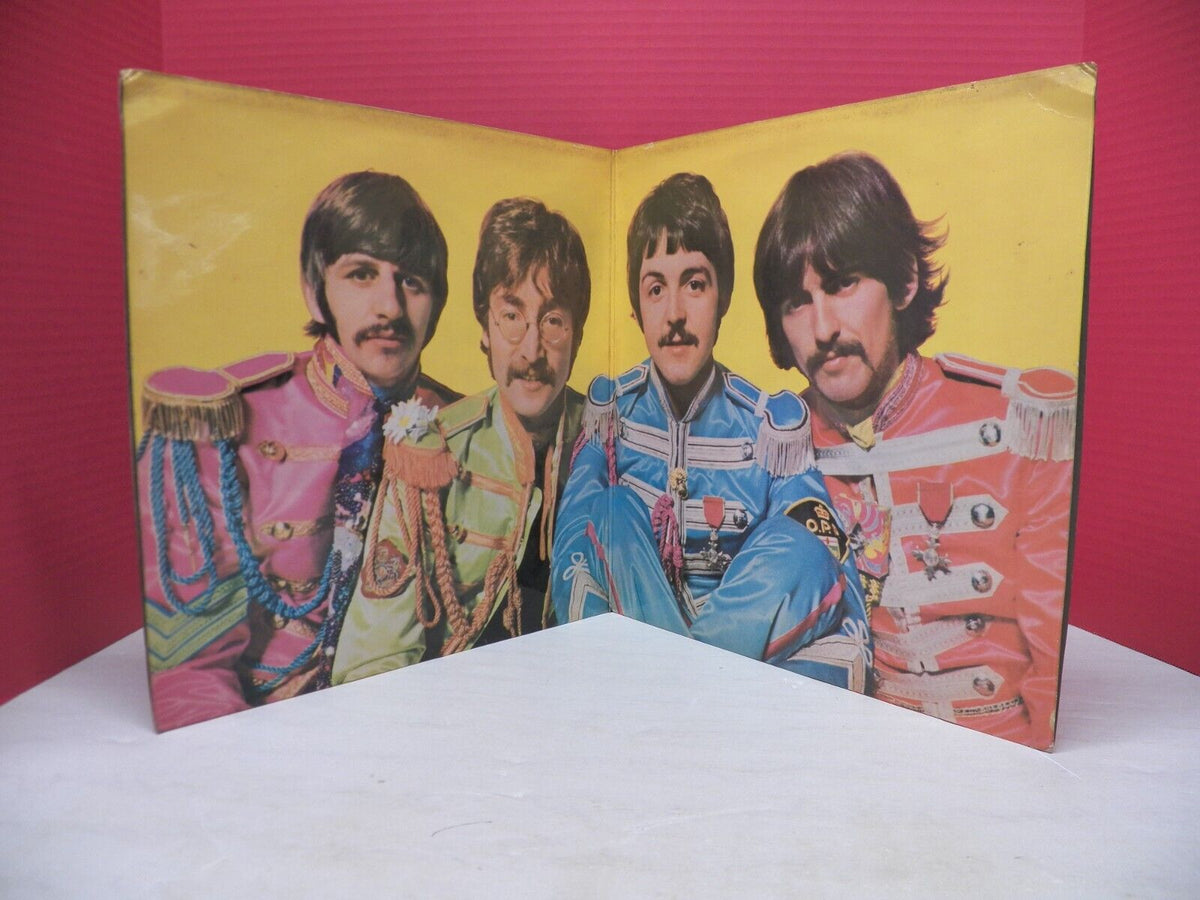 12" LP VG+ Beatles Sgt. Pepper's Lonely Hearts Club Band 1971 UK Import Reissue 12" LP VG+ Beatles Sgt. Pepper's Lonely Hearts Club Band 1971 UK Import Reissue