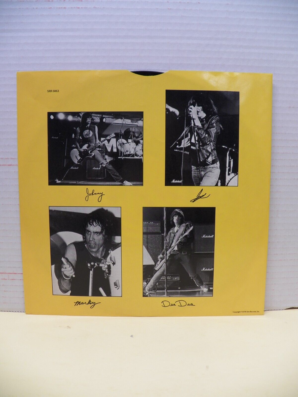 12" LP VG++/EX Ramones Road To Ruin Sire Records Reissue SRK 6063 12" LP VG++/EX Ramones Road To Ruin Sire Records Reissue SRK 6063