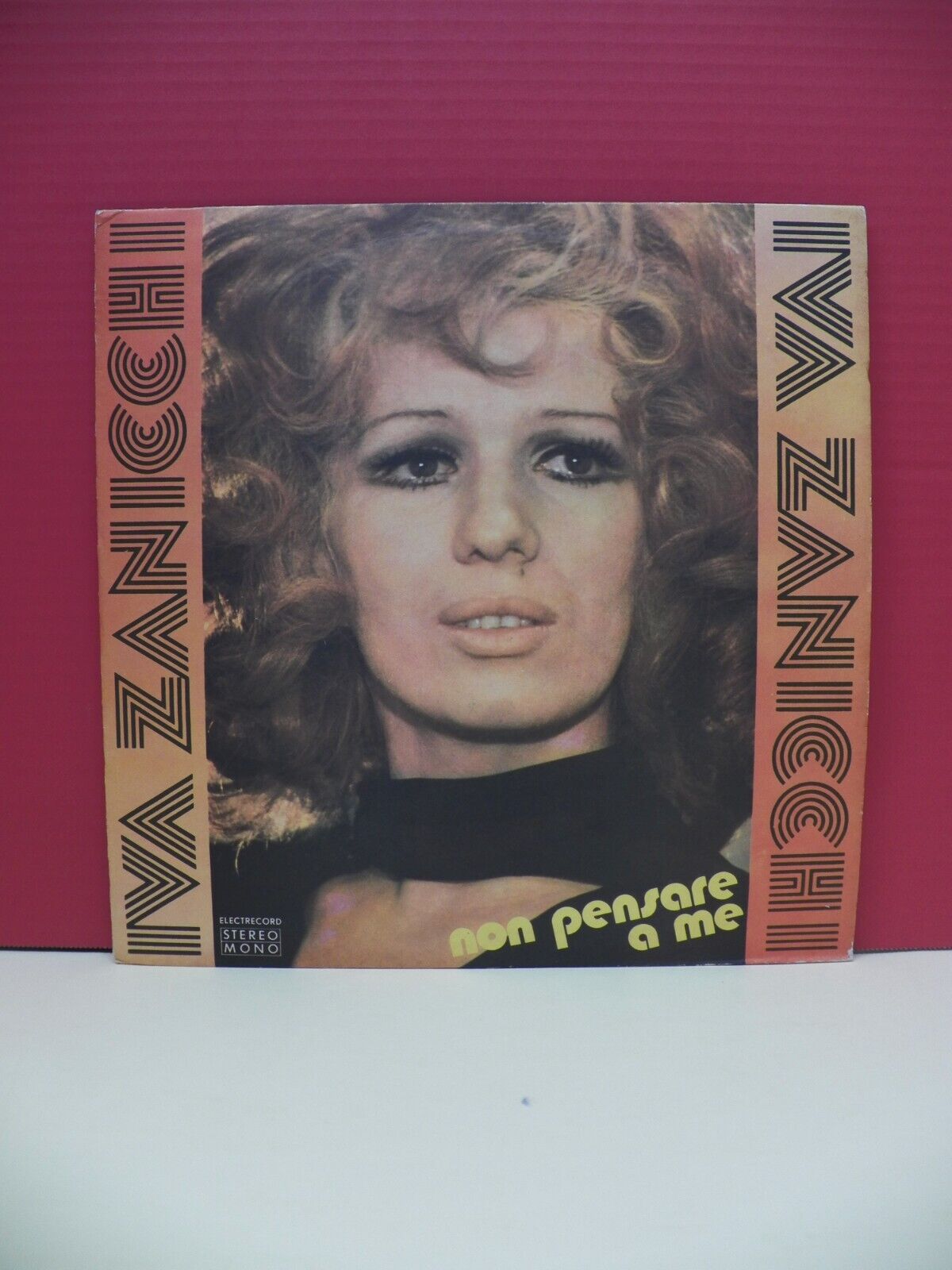 12" LP EX Iva Zanicchi Non Pensare A Me 1977 Electrecord Romania Import 12" LP EX Iva Zanicchi Non Pensare A Me 1977 Electrecord Romania Import