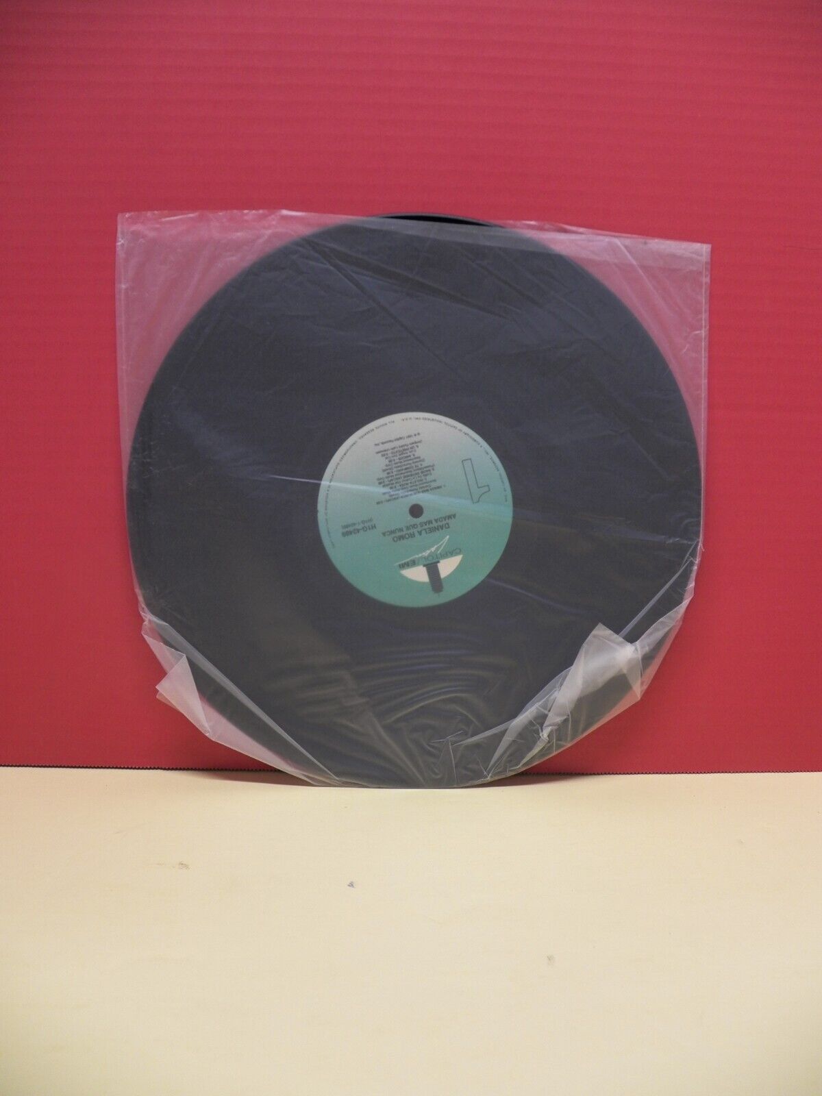 12" LP VG+ Daniela Romo Amada Mas Que Nunca 1991 Capitol/EMI Latin H1G-42489 12" LP VG+ Daniela Romo Amada Mas Que Nunca 1991 Capitol/EMI Latin H1G-42489