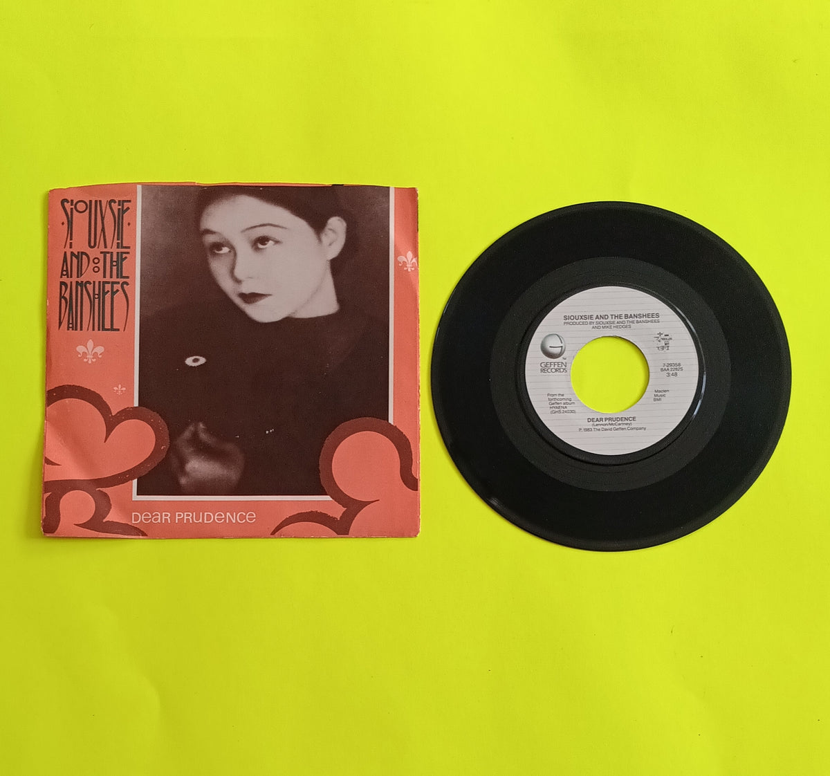 Siouxsie and the Banshees - Dear Prudence / Tattoo - 1984 - 9 29358-7 Used - VG++ - Vinyl Siouxsie and the Banshees - Dear Prudence / Tattoo - 1984 - 9 29358-7 Used - VG++ - Vinyl