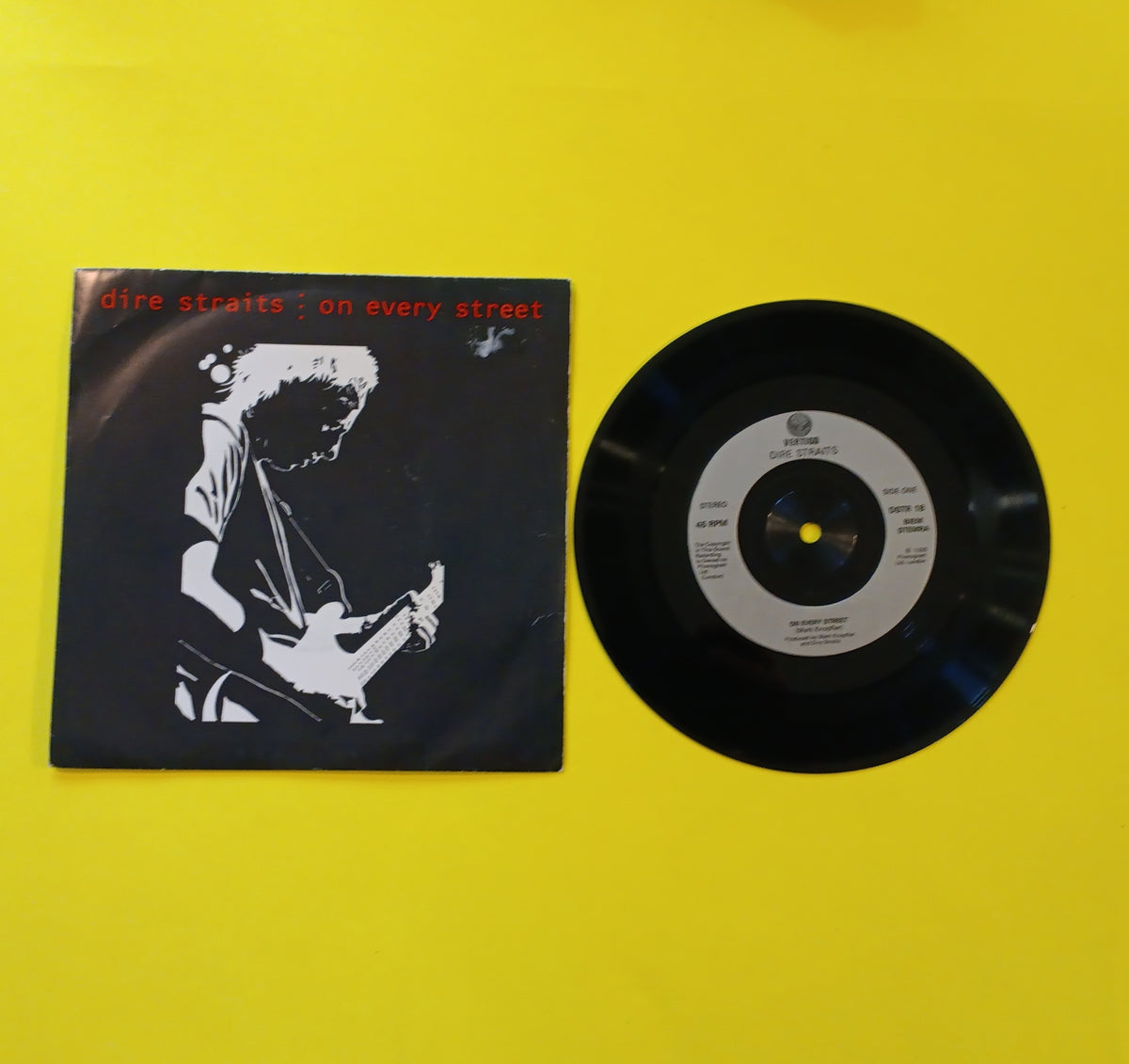 Dire Straits - On Every Street / Romeo & Juliet - 1992 - DSTR 18 Used - EX - 7" Vinyl Dire Straits - On Every Street / Romeo & Juliet - 1992 - DSTR 18 Used - EX - 7" Vinyl