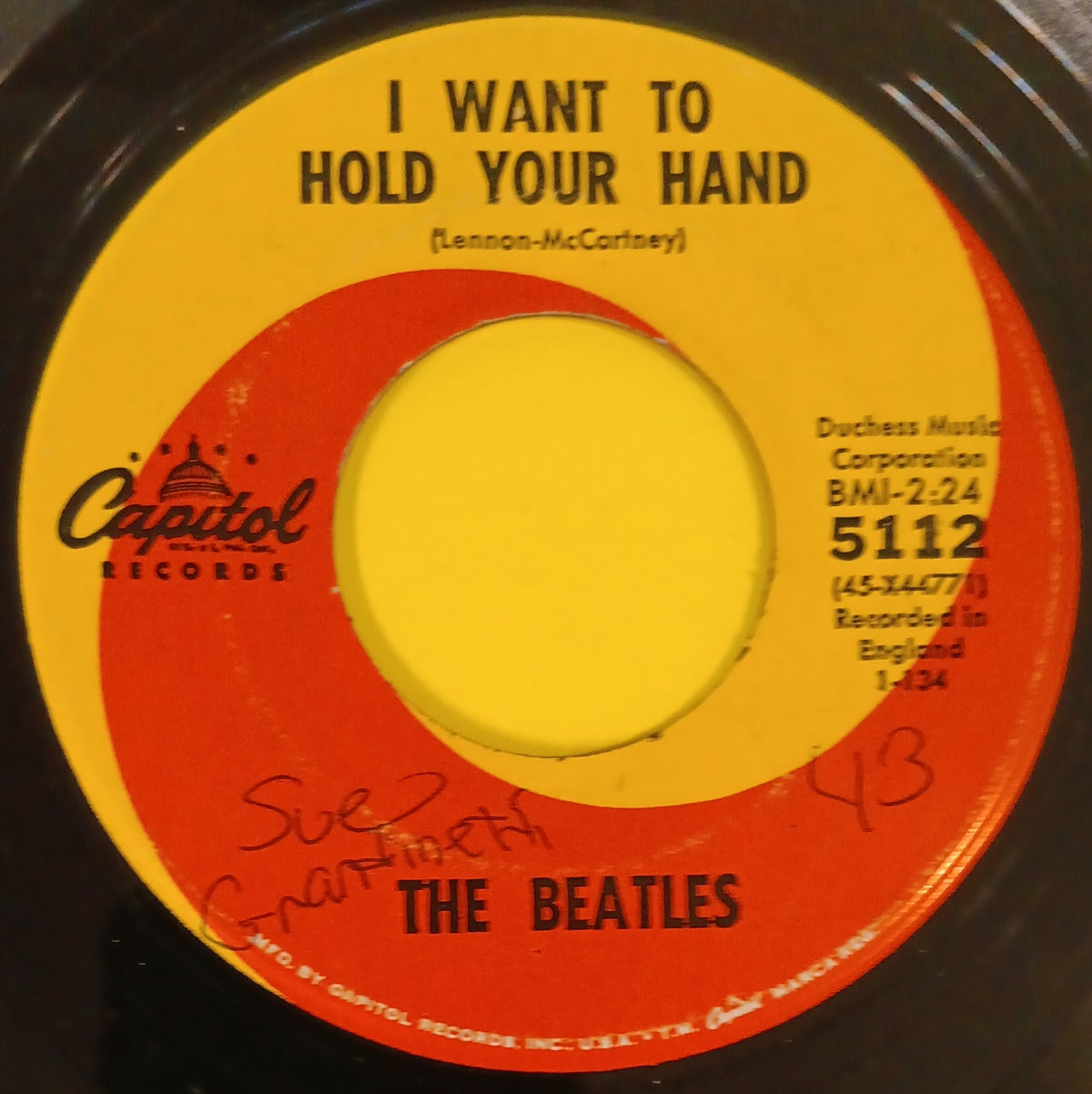 The Beatles - I Want to Hold Your Hand / I Saw Her... (Gil credit 7") - 1964 - 5112 Used - VG+ - Vinyl The Beatles - I Want to Hold Your Hand / I Saw Her... (Gil credit 7") - 1964 - 5112 Used - VG+ - Vinyl