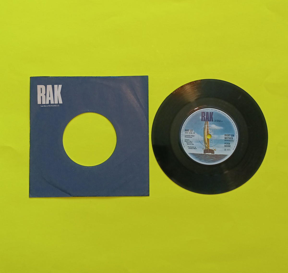 Peter Noone - Walnut Whirl (UK 7") - 1971 - RAK 121 Used - VG++ - Vinyl Peter Noone - Walnut Whirl (UK 7") - 1971 - RAK 121 Used - VG++ - Vinyl