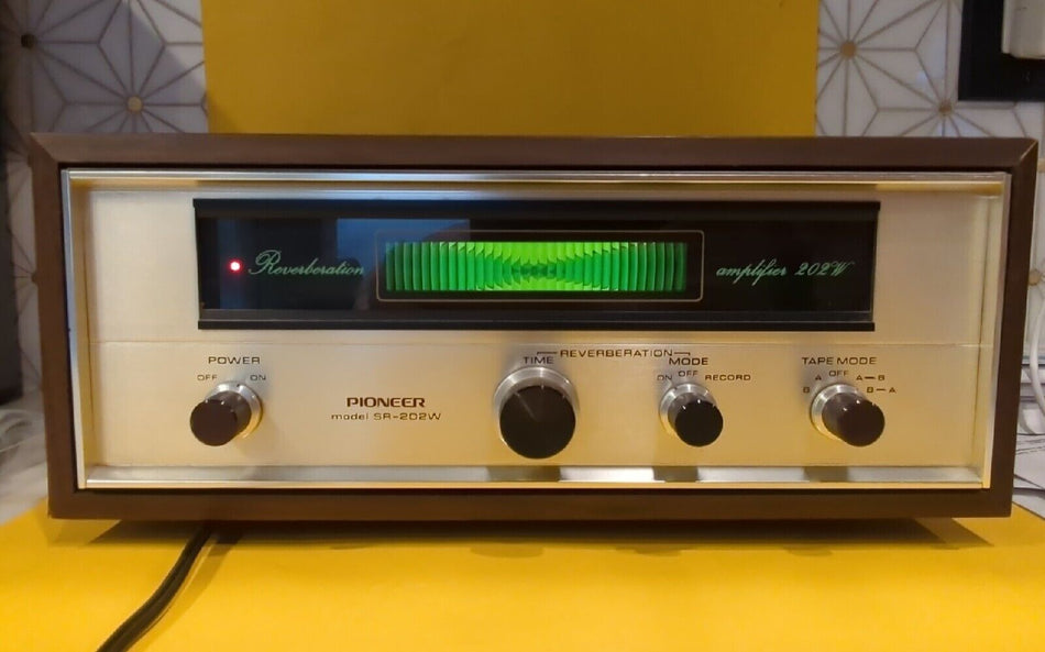 Pioneer Model SR-202w In Beautiful Mint Condition Lights Up.