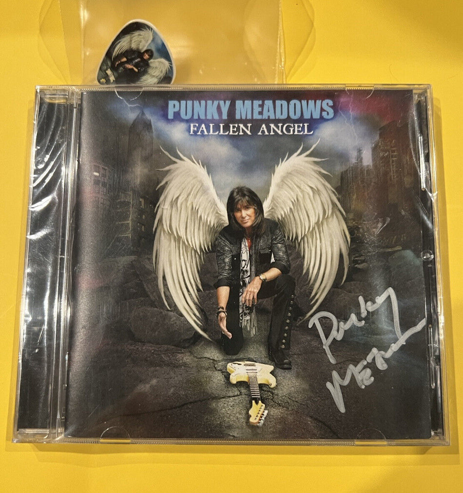 Sealed Autograph CD and Guitar Pick Punky Meadows Fallen Angels 2016 MMR-060