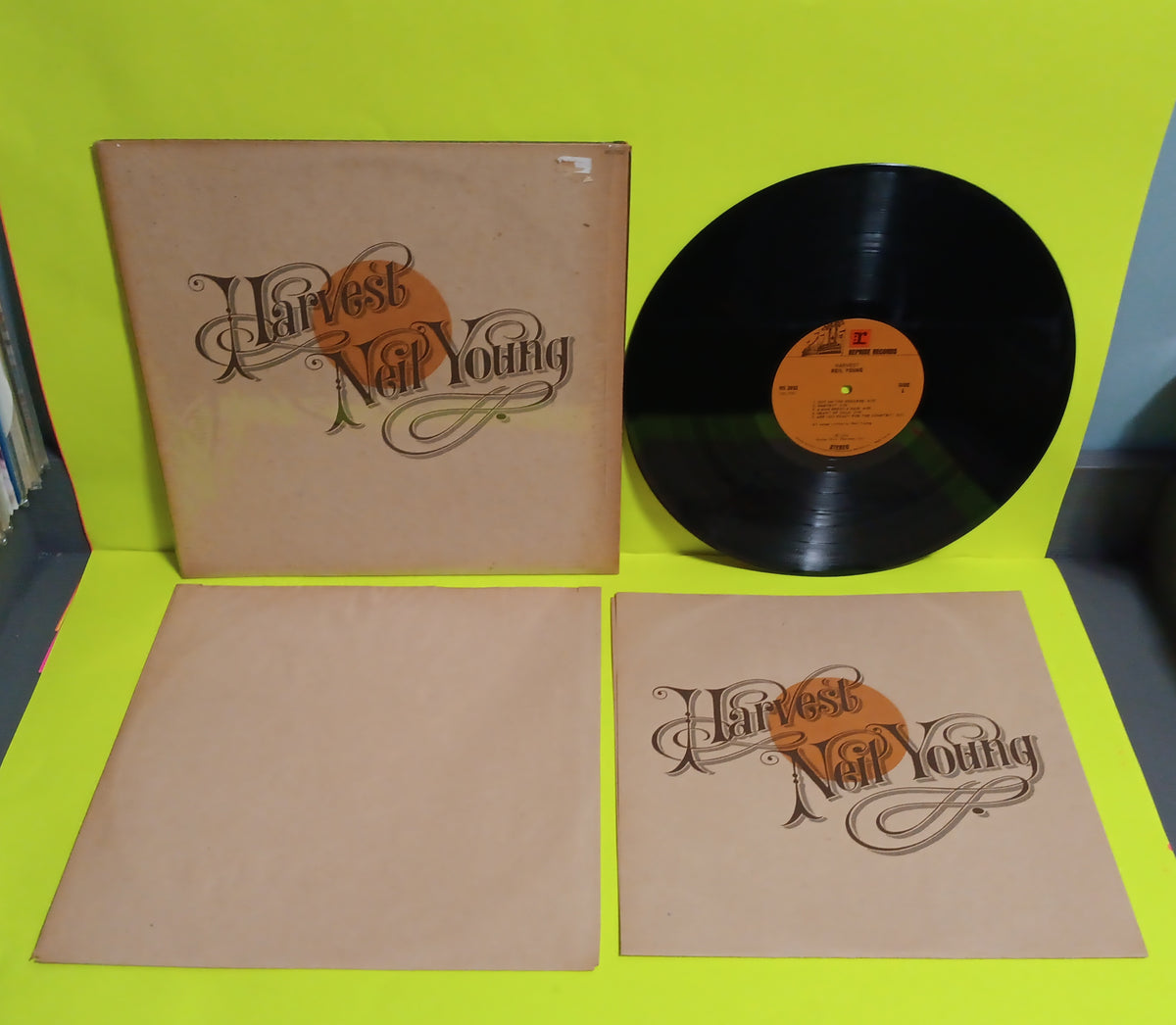 Neil Young - Harvest w. Insert - 1972 - MS 2032 Used - VG++ - Vinyl
