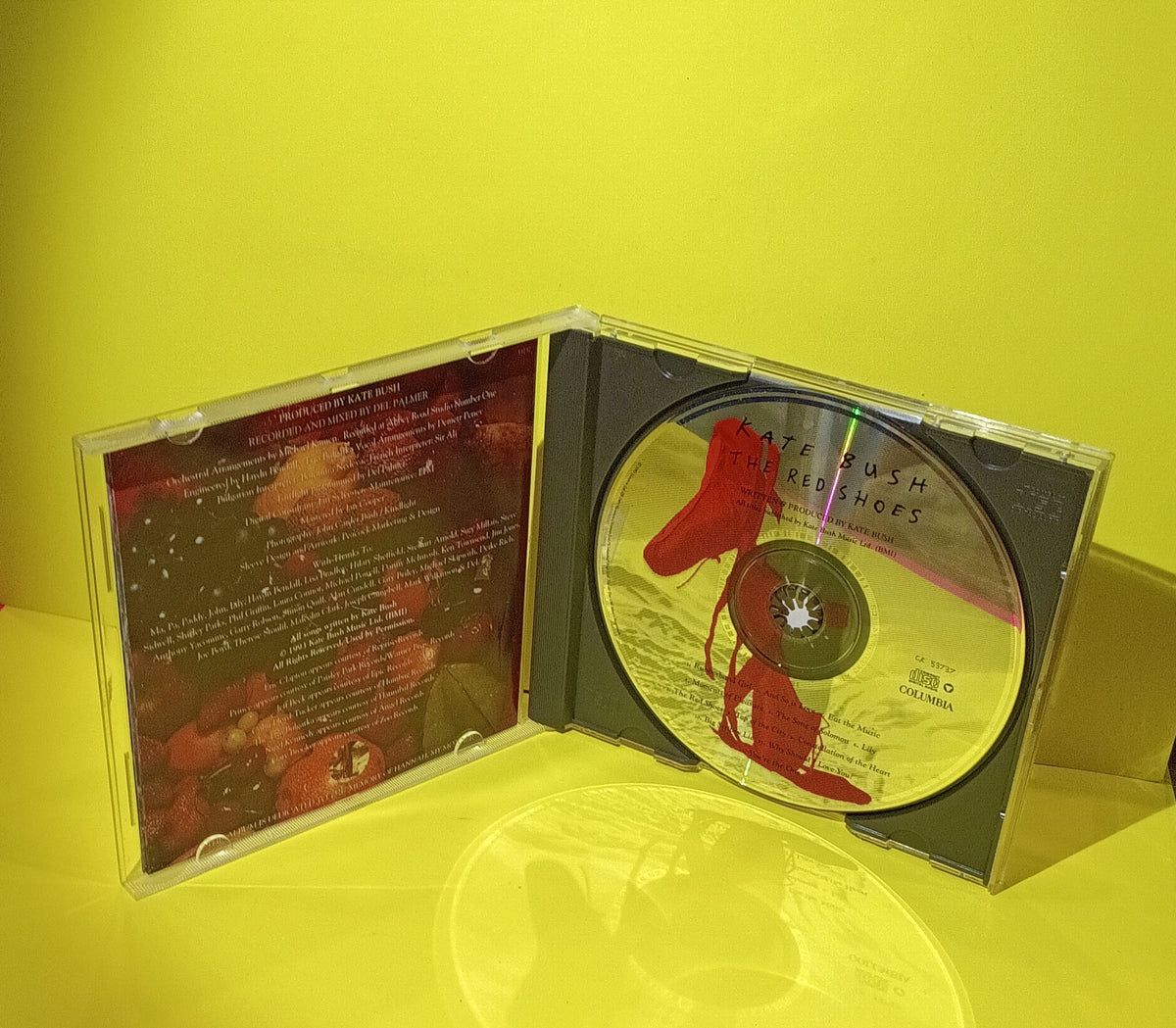 Kate Bush - The Red Shoes AUTOGRAPHED CD - 1993 - CK 53737 Used - EX - CDs