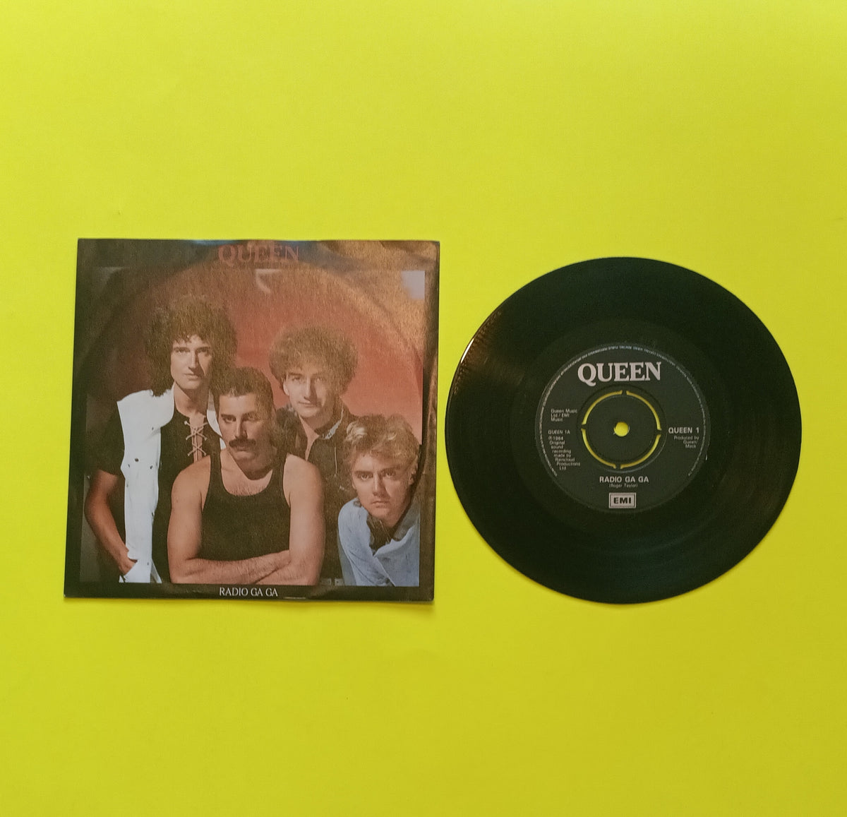 Queen - Radio Ga Ga / I Go Crazy (UK 7" Push Out Label) - 1984 - QUEEN1 Used - VG++ - Vinyl
