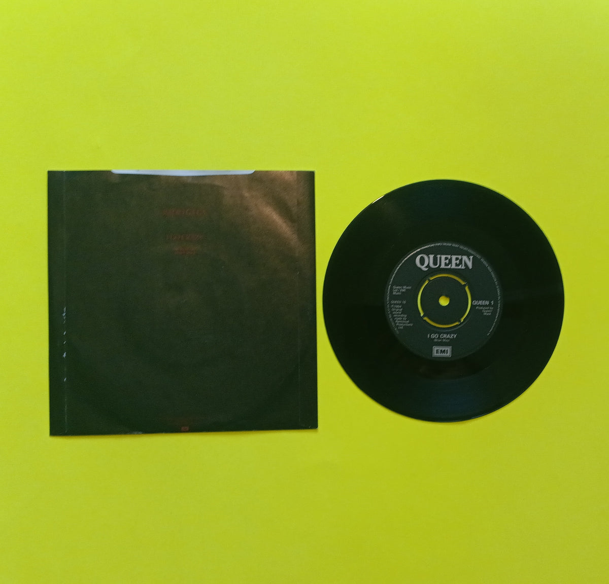 Queen - Radio Ga Ga / I Go Crazy (UK 7" Push Out Label) - 1984 - QUEEN1 Used - VG++ - Vinyl