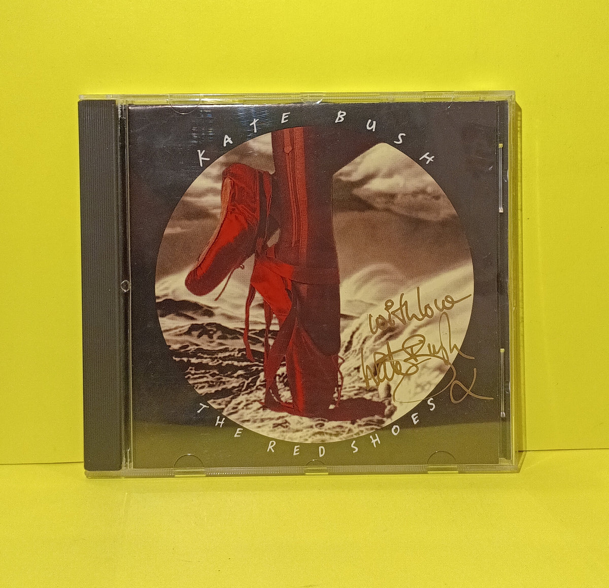 Kate Bush - The Red Shoes AUTOGRAPHED CD - 1993 - CK 53737 Used - EX - CDs