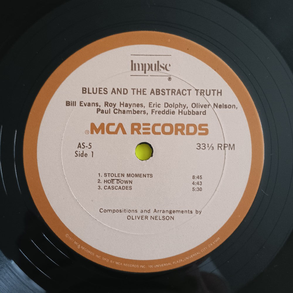 Oliver Nelson - The Blues And The Abstract Truth / Tan MCA - 1977 - AS-5 - Used - VG++ - Vinyl