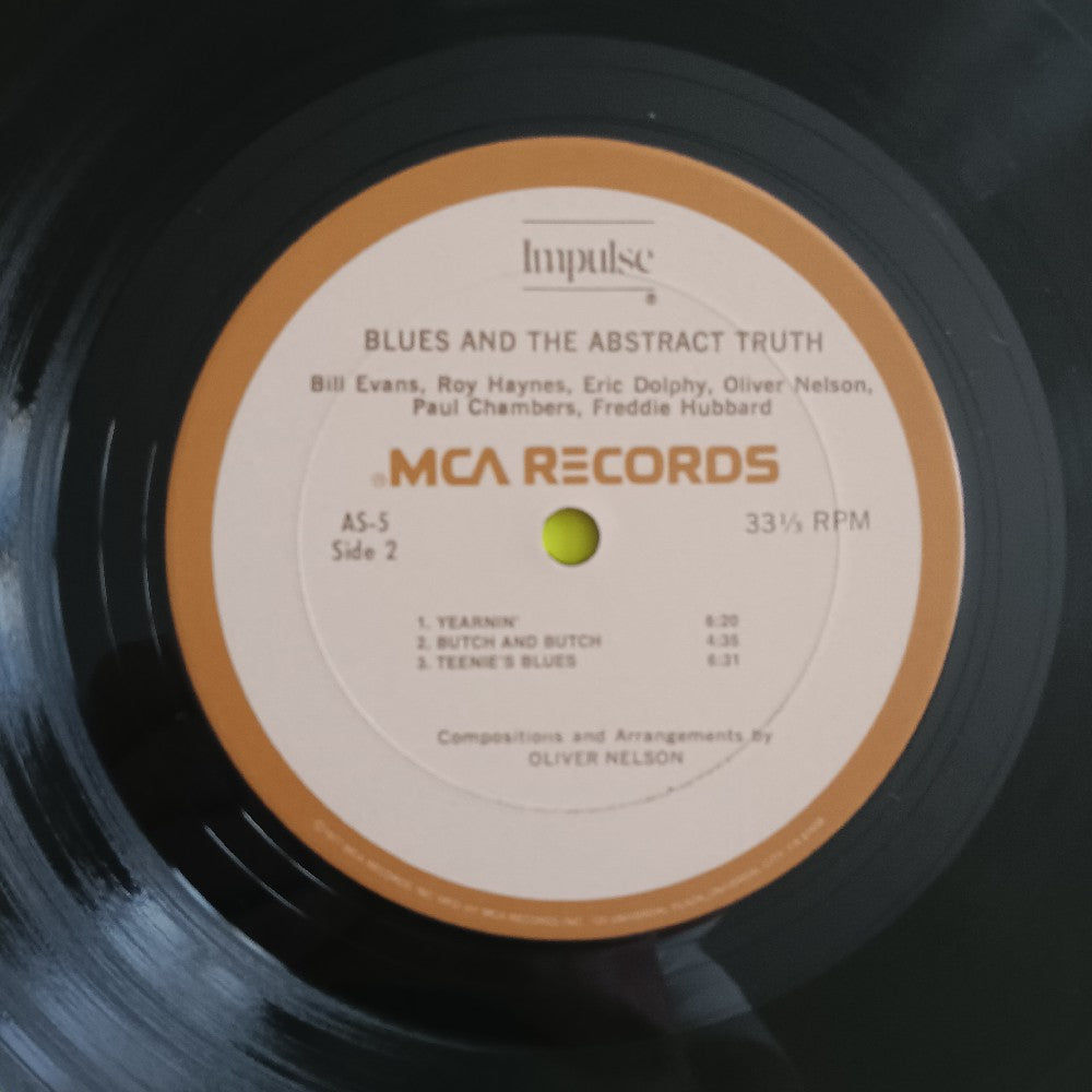 Oliver Nelson - The Blues And The Abstract Truth / Tan MCA - 1977 - AS-5 - Used - VG++ - Vinyl