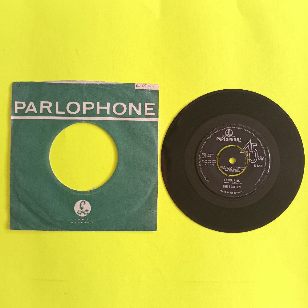 The Beatles  - I Feel Fine / She's a Woman 7" UK Mono  - 1964 - R 5200 - Used - VG++ - Vinyl