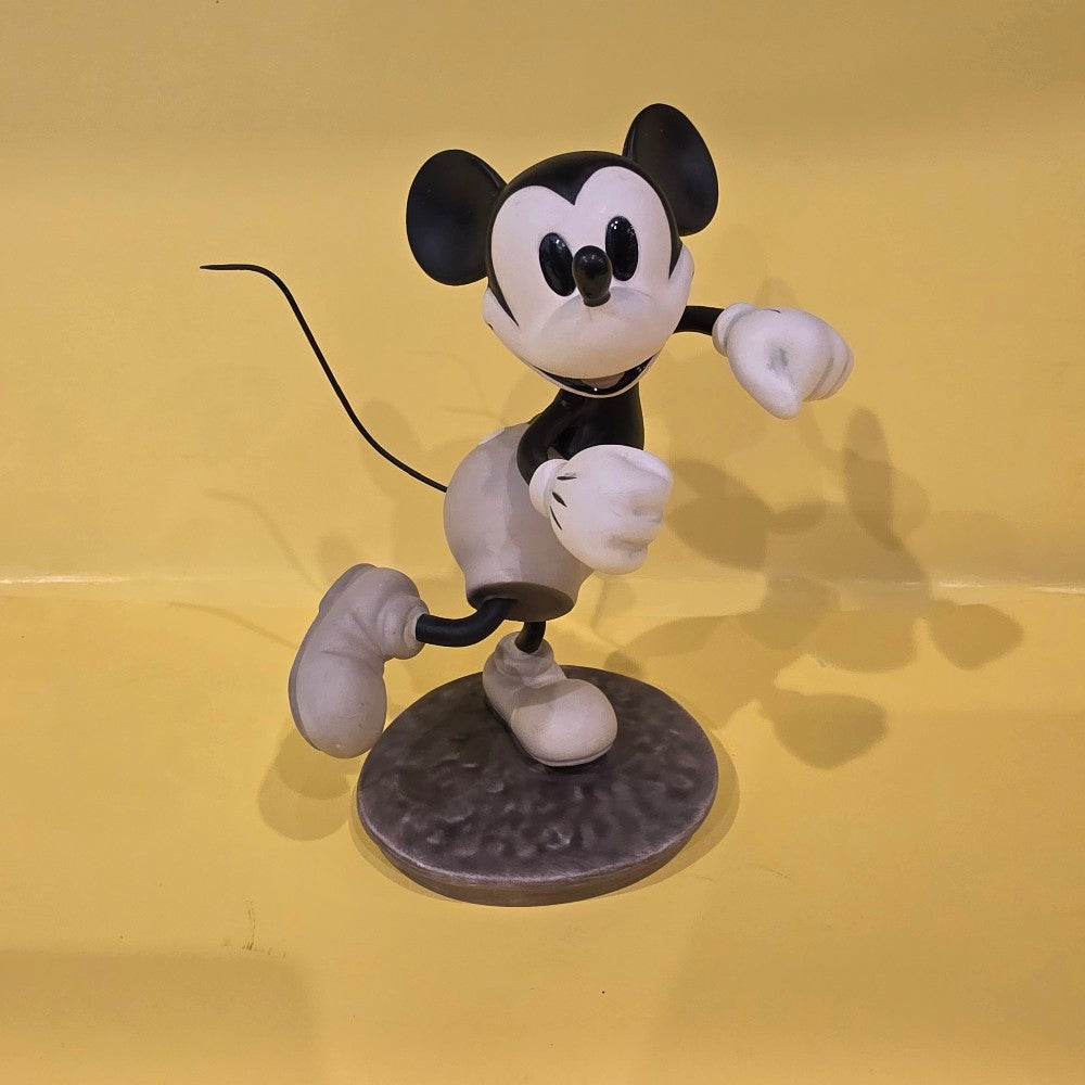 Walt Disney Classics Collection The Delivery Boy "Hey Minnie, Wanna Go Steppin"New - Collectibles