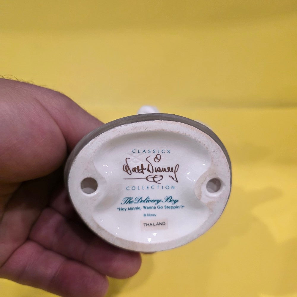 Walt Disney Classics Collection The Delivery Boy "Hey Minnie, Wanna Go Steppin"New - Collectibles