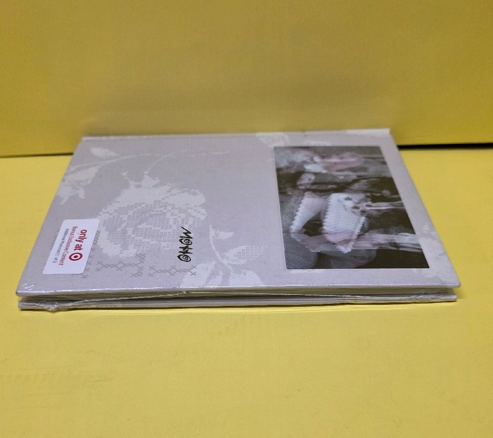 ITZY - ITZY Motto Album Photobook - 2026 - New - Sealed - CDs