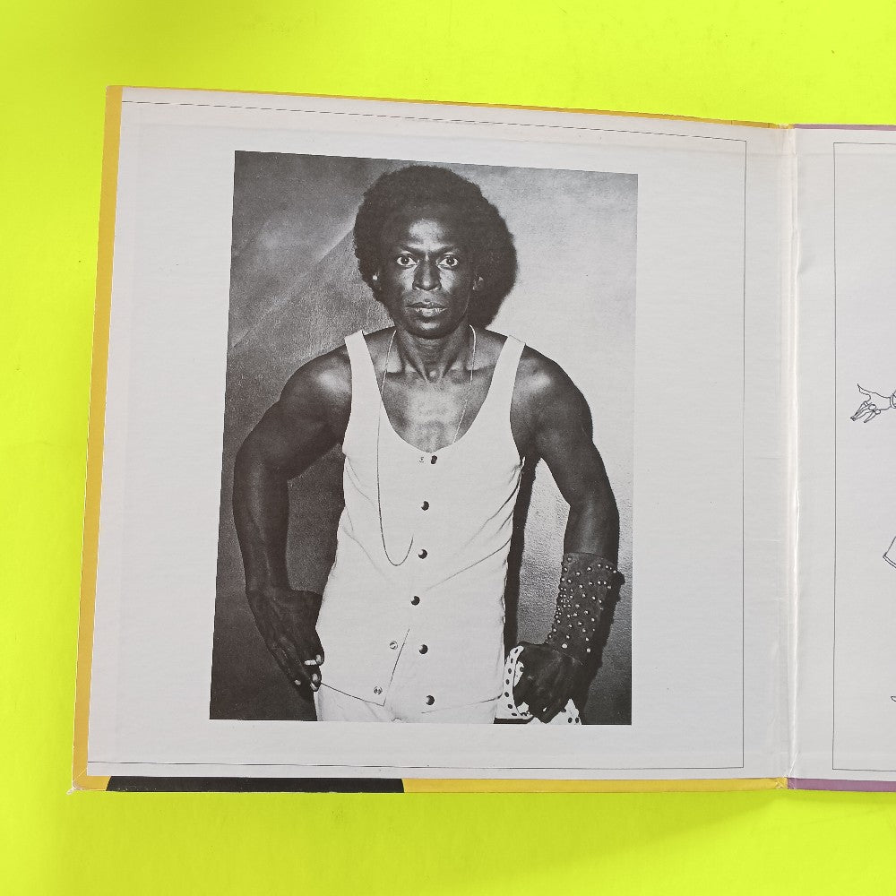 Miles Davis - On The Corner OG 1A/1A Stampers - 1972 - KC 31906 - Used - VG++ - Vinyl